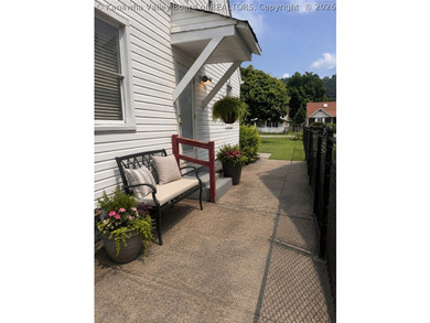 Welcome home to this charming 5 bdr 2.5 bath residense that - photo 4