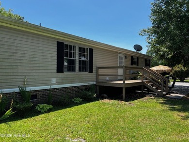 Welcome to easy coastal living in Topsail Greens! This charming - photo 2