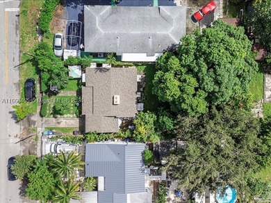 Amazing opportunity to re build or remodel, brand new roof and - photo 18