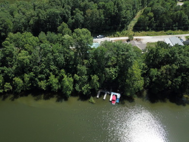 Charming waterfront home with TWO docks and big storage room - photo 23