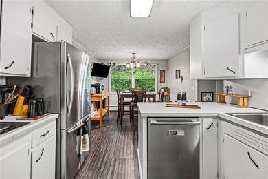 Welcome to this 4 bedroom, 1.5 bathroom home nestled at the end - photo 10