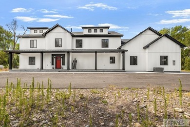 Luxury, privacy, and space come together in this extraordinary 4 - photo 2