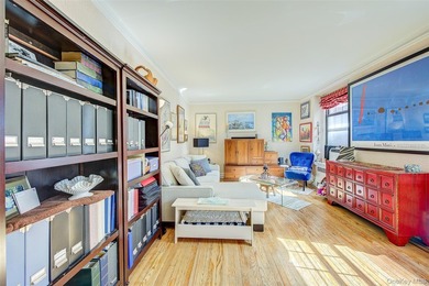 A rare find! Cozy & inviting *railroad style* 1 bedroom, in the - photo 4
