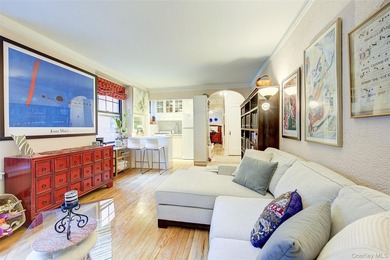 A rare find! Cozy & inviting *railroad style* 1 bedroom, in the - photo 5