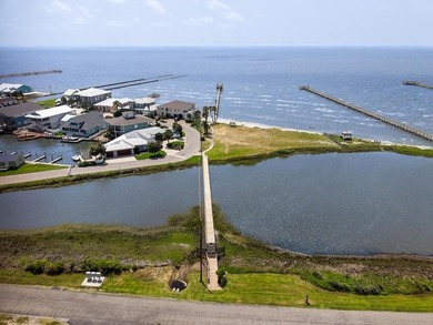 A stunning property located in a desirable waterfront community - photo 12