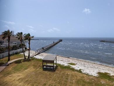 A stunning property located in a desirable waterfront community - photo 25