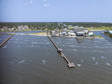 A stunning property located in a desirable waterfront community - photo 28