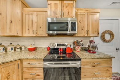 Move-in ready home in Autumn Estates, right off Highway UU near - photo 9