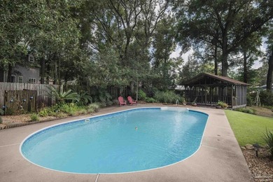 Welcome to your Pool Dream Home! This charming 3-bedroom - photo 1
