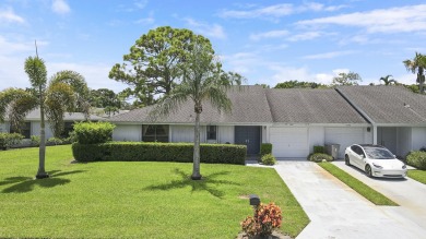 Lake Townhome/Townhouse For Sale in Palm Beach Gardens, Florida