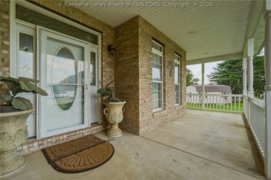 Welcome home to easy living! This beautifully designed home - photo 4