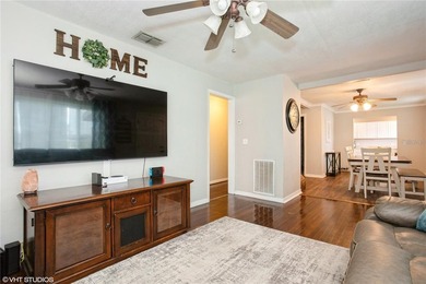 Reducede see this delightful, light and bright updated 3 bedroom - photo 3