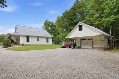 Welcome to your own private retreat! This charming home is - photo 7