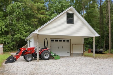 Welcome to your own private retreat! This charming home is - photo 8