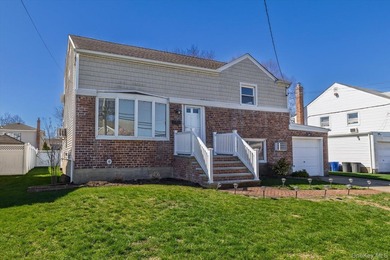 *Welcome to this fabulous Roxbury Split-Level home in the highly - photo 1