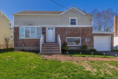 *Welcome to this fabulous Roxbury Split-Level home in the highly - photo 2