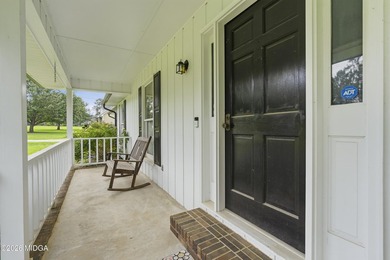 One level home with 2057 sq ft. 3 large bedrooms 2 full - photo 6