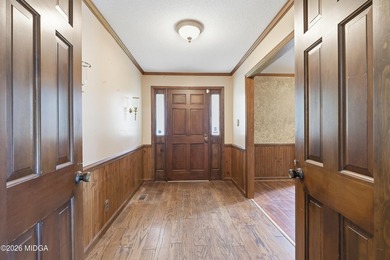 One level home with 2057 sq ft. 3 large bedrooms 2 full - photo 7
