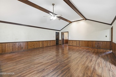 One level home with 2057 sq ft. 3 large bedrooms 2 full - photo 10