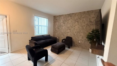 Beautiful and well-maintained 3-bedroom, 2.5-bath townhouse - photo 4
