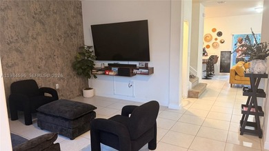 Beautiful and well-maintained 3-bedroom, 2.5-bath townhouse - photo 5