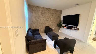 Beautiful and well-maintained 3-bedroom, 2.5-bath townhouse - photo 6