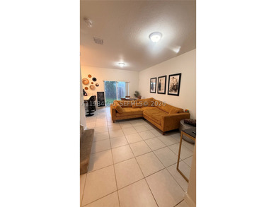 Beautiful and well-maintained 3-bedroom, 2.5-bath townhouse - photo 8