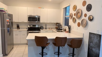 Beautiful and well-maintained 3-bedroom, 2.5-bath townhouse - photo 9