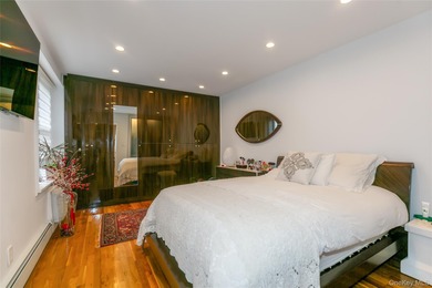 Newly Custom Renovated JR-4 Overlooking Wonderful Park-like - photo 12