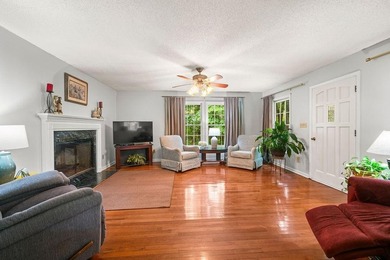 Escape to privacy and convenience with this charming 3-bedroom - photo 13