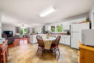 Escape to privacy and convenience with this charming 3-bedroom - photo 14