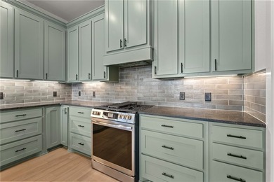 Priced well below appraised value, this home lets buyers walk in - photo 15