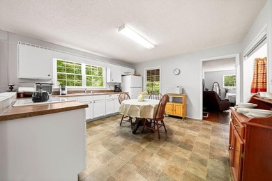 Escape to privacy and convenience with this charming 3-bedroom - photo 15