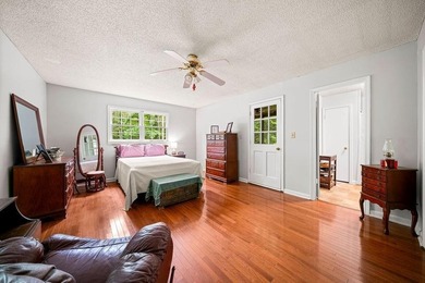 Escape to privacy and convenience with this charming 3-bedroom - photo 16