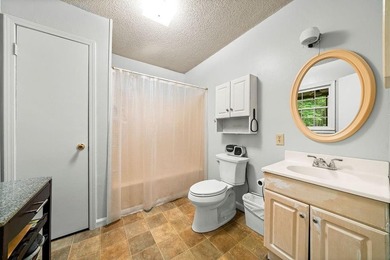 Escape to privacy and convenience with this charming 3-bedroom - photo 18