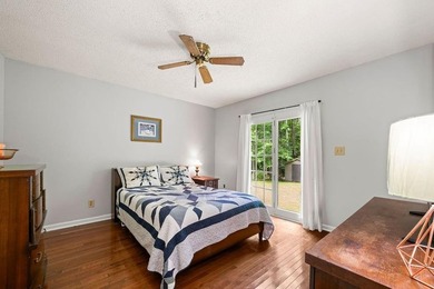 Escape to privacy and convenience with this charming 3-bedroom - photo 20