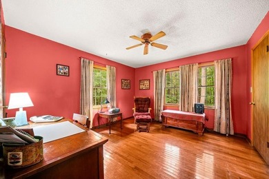 Escape to privacy and convenience with this charming 3-bedroom - photo 22