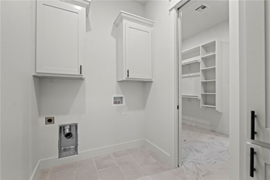Priced well below appraised value, this home lets buyers walk in - photo 25