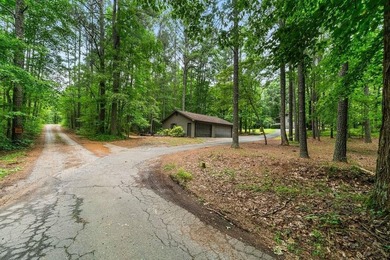 Escape to privacy and convenience with this charming 3-bedroom - photo 25