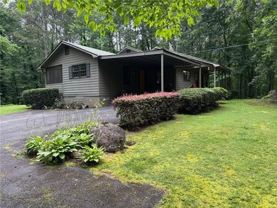 Escape to privacy and convenience with this charming 3-bedroom - photo 26