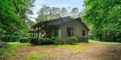 Escape to privacy and convenience with this charming 3-bedroom - photo 27