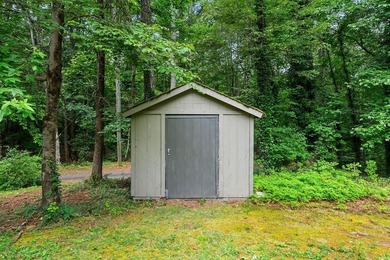 Escape to privacy and convenience with this charming 3-bedroom - photo 30