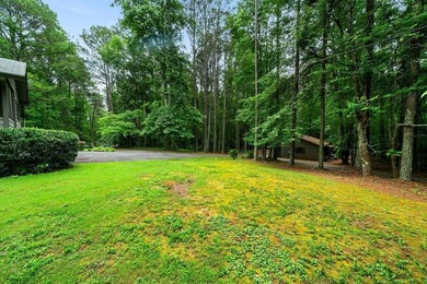 Escape to privacy and convenience with this charming 3-bedroom - photo 31