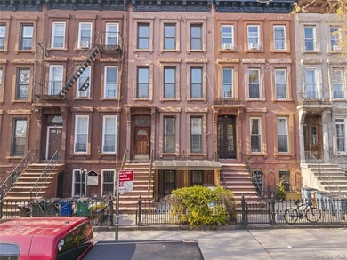 JUST LISTED! SPACIOUS 6 BEDROOM, 3.5 BATH MULTI-FAMILY HOME IN - photo 1