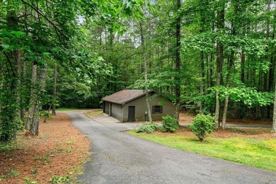 Escape to privacy and convenience with this charming 3-bedroom - photo 32