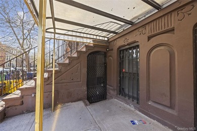 JUST LISTED! SPACIOUS 6 BEDROOM, 3.5 BATH MULTI-FAMILY HOME IN - photo 2