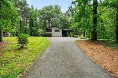 Escape to privacy and convenience with this charming 3-bedroom - photo 33