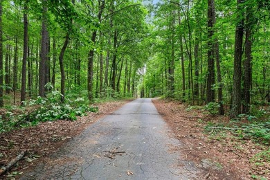 Escape to privacy and convenience with this charming 3-bedroom - photo 35