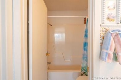 Wake up to breathtaking lake views, spend your afternoons - photo 36