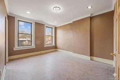 JUST LISTED! SPACIOUS 6 BEDROOM, 3.5 BATH MULTI-FAMILY HOME IN - photo 7